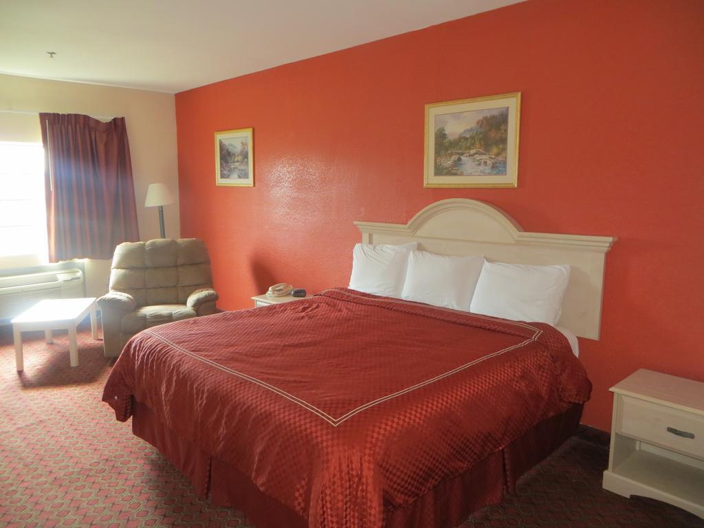 Hotel Americas Best Value Inn&suites Fm 1960 2*