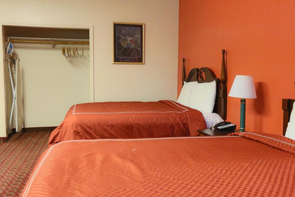 Americas Value And Fm 1960 Hotel