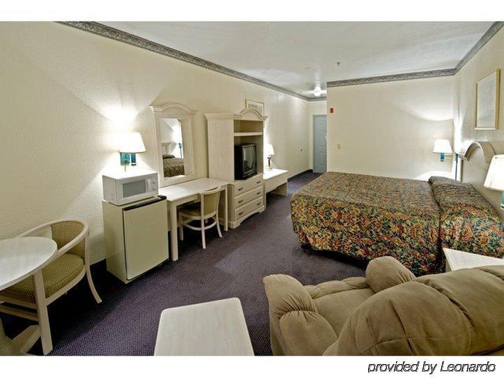 Americas Value And Fm 1960 Hotel