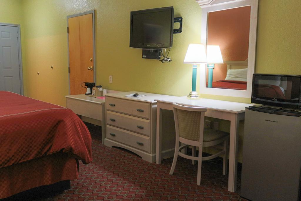 Hotel Americas Value Inn&suites Houston Fm 1960
