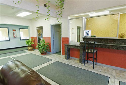 Americas Value And Fm 1960 Hotel 2*