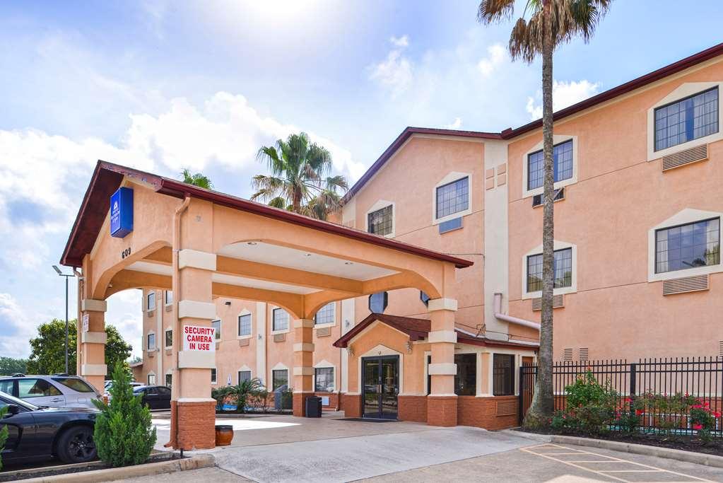 Americas Value And Fm 1960 Hotel 2*
