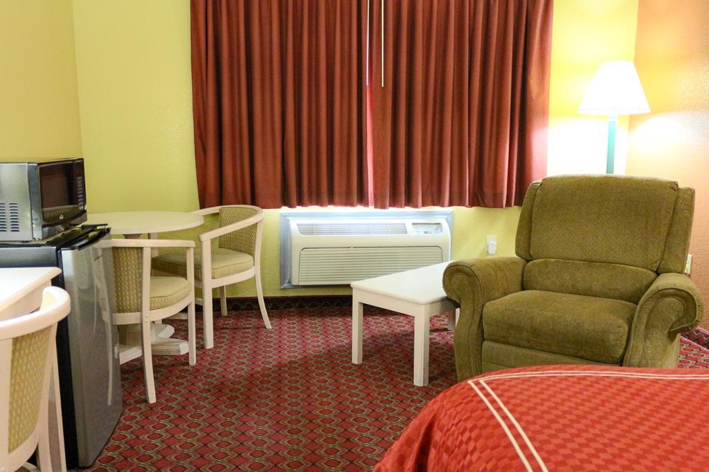 Americas Value And Fm 1960 Hotel